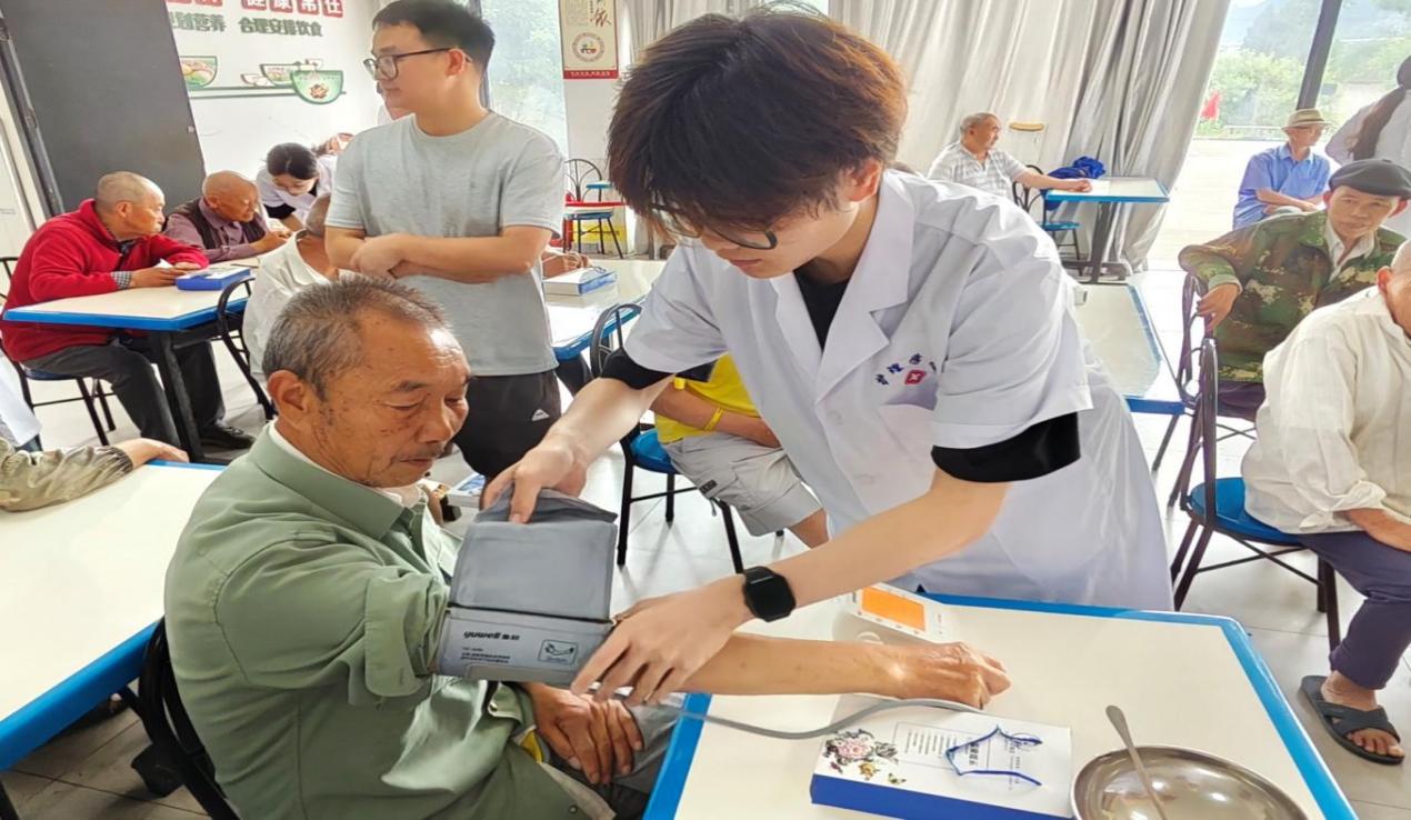 生命守护者在行动：关爱银龄健康，共筑幸福生活